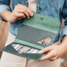 Load image into Gallery viewer, Leather Wallet in Emerald