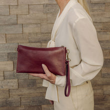 Load image into Gallery viewer, Essential Crossbody in Mulberry
