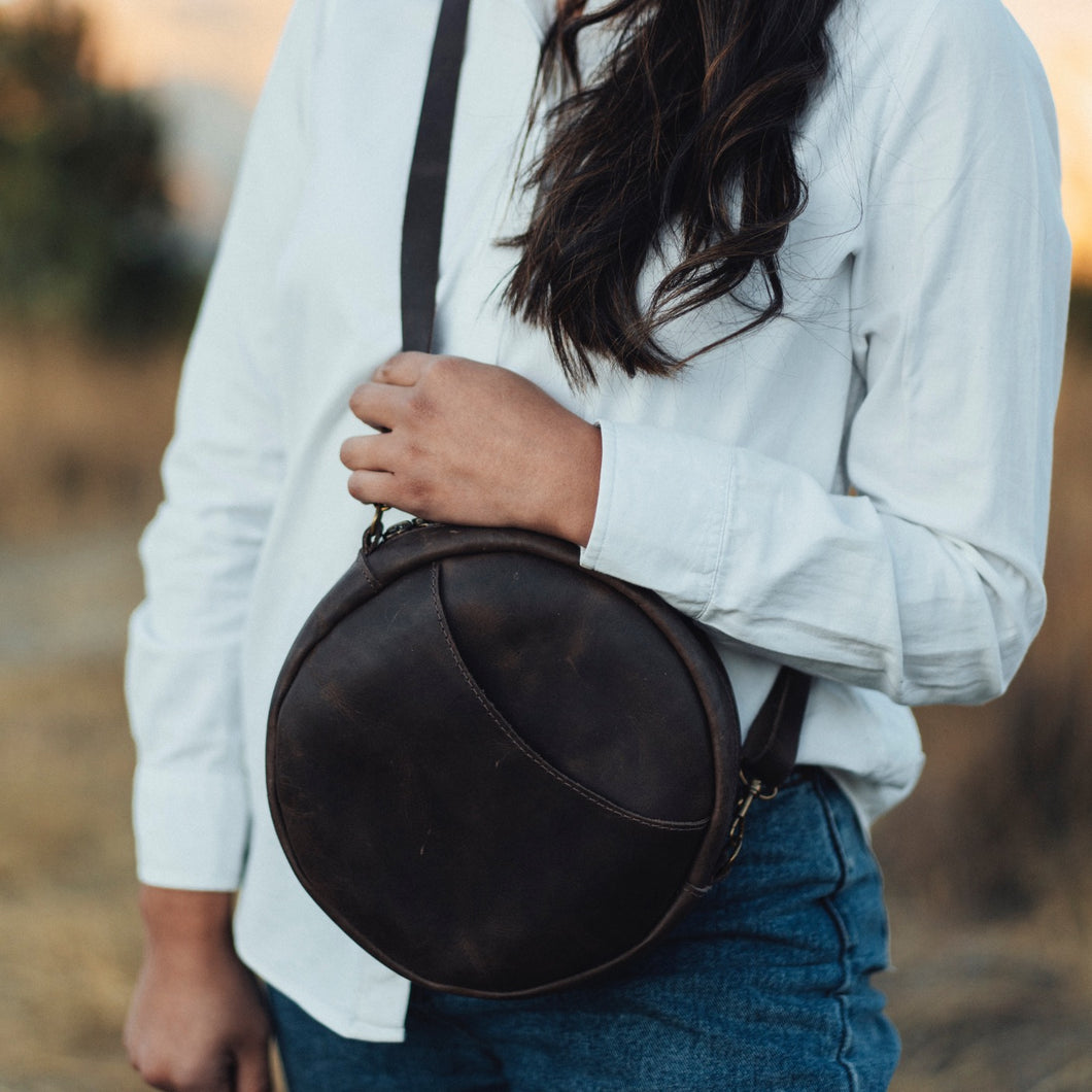 Full Moon Crossbody in Mocha