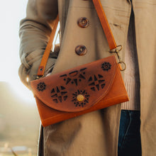 Load image into Gallery viewer, Sunrise Wallet in Cognac
