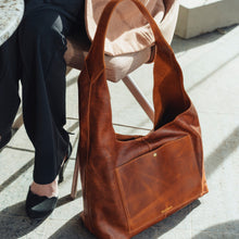 Load image into Gallery viewer, Elevated Hobo in Cognac
